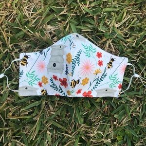 🌿🐝 one (1) honey bee floral adult face mask